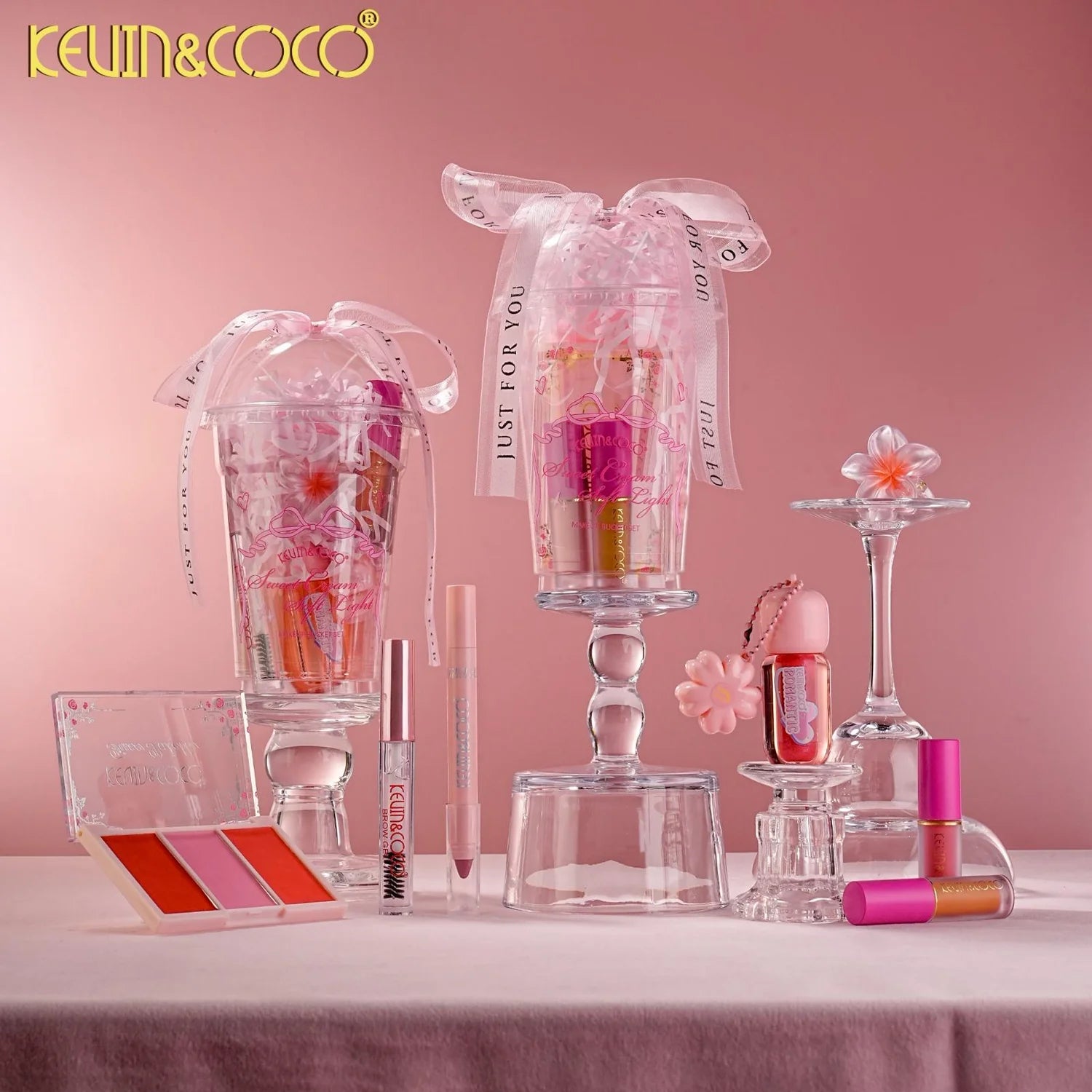 エッセンス ストリートアート リミテッド エディション コフレ　化粧水 3セット KEVIN & COCO Face-Sweet Cream Soft Light Makeup Set Cup – Bonita